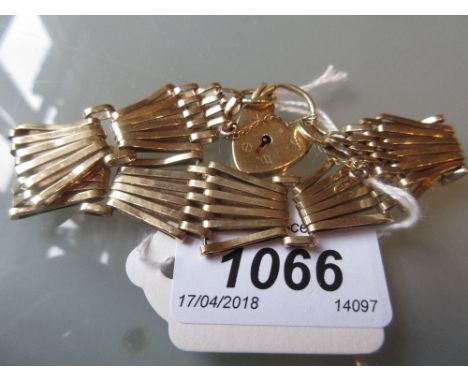 9ct Gold gate bracelet with padlock clasp