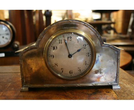 Edwardian silver plated mantel clock having circular silvered dial with Arabic numerals (case worn)