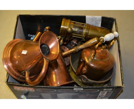 Brass miners safety lamp, brass and copper hunting horn and other miscellaneous small items of brassware