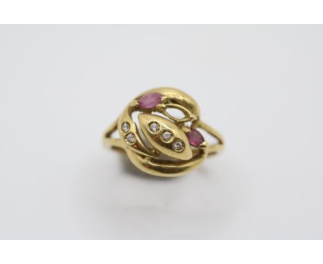 18ct Gold Ladies Ruby &amp; Diamond set ring 4.3g Size O 