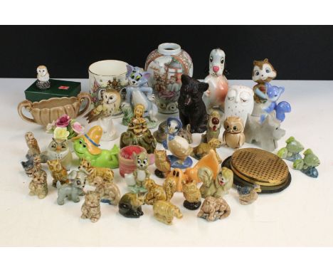 Mixed assortment of vintage ceramic animal figurines to include Wade, Coalport, Goeble, etc (1 box)