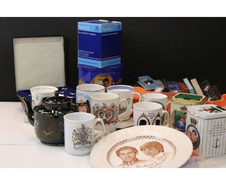 Large quantity of vintage Royal commemorative items to include Aynsley, Spode, Crown Staffordshire, Coalport, Staffordshire I