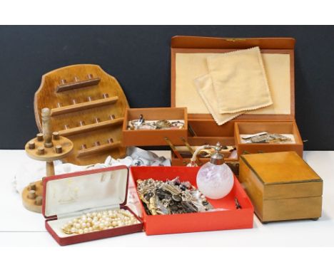 A collection of mainly vintage costume jewellery to include brooches, necklaces...etc.. together with a collection of ceramic