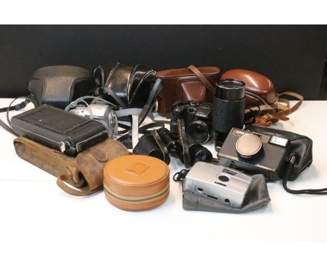 Large quantity of cameras to include Zenit 3m, Minolta SRT100X, Digimax 800K, Kodak Autosnap 35 camera, Kodak Kodex, Minolta 