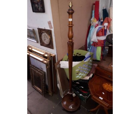 An early 20th century oak standard lamp. 