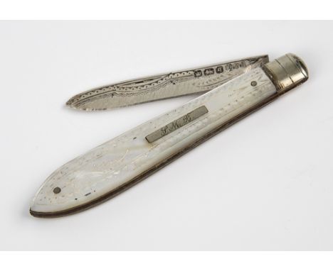 An Edwardian silver and mother-of-pearl folding fruit knife Brookes & Crookes, Sheffield 1908, with bright cut blade and engr