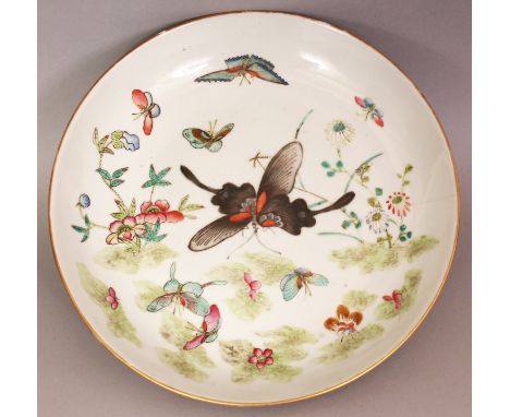 A CHINESE TONGZHI MARK & PERIOD FAMILLE ROSE PORCELAIN BUTTERFLY SAUCER DISH, the interior painted with a profusion of butter