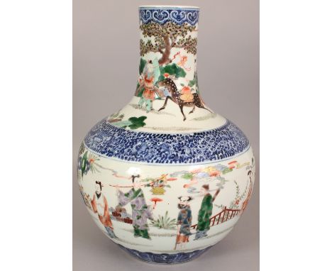 A LARGE GOOD QUALITY CHINESE FAMILLE VERTE PORCELAIN BOTTLE VASE, circa 1900, the sides painted with a continuous scene of th