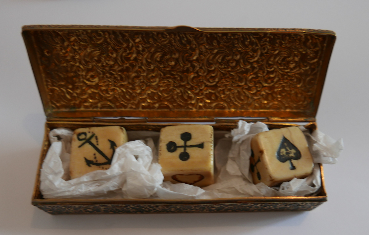 Antique Lot of 3 Ivory Sailors Dice with 22mm sides in a Gilt Box