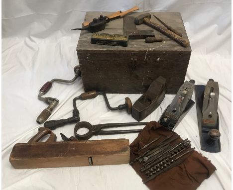 Small pine tool box and content of carpentry tools including Stanley Bailey number 4 1/2 plane, Record 05 1/2 plane, square, 