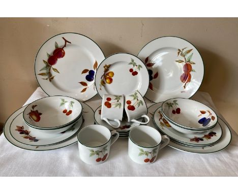A Royal Worcester Evesham Vale part dinner set to include 4 dinner plates 27cms d, 4 medium plates 21cm d, 4 bowls 6.5cm d, 4
