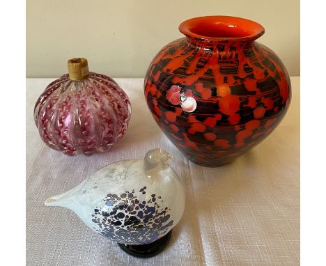 Two pieces of Murano glass to include a white speckled bird 10.5cms h and a bullicante pink and white pumpkin shaped lamp bas