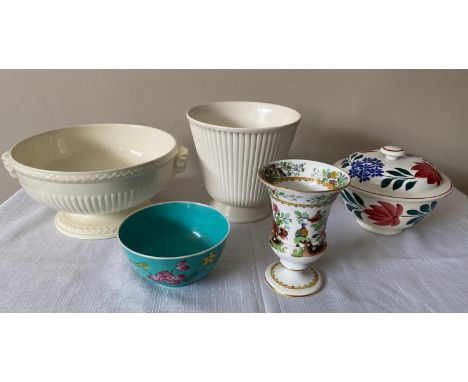 A selection of ceramics to include a Wedgwood planter, a Wedgwood pedestal bowl, a Baker and Co Ltd lidded dish, Spode Copela