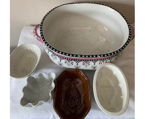 Four late 19thC/early 20thC ceramic jelly moulds, a 19thC footbath 53cms x 34cms and an Imari patterned footed bowl.Condition