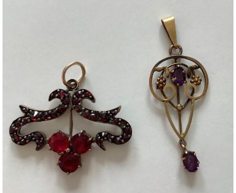 An Edwardian Art Nouveau influenced 9ct gold and amethyst set openwork pendant with two stone and flower detail, 3cm l x 1.5c