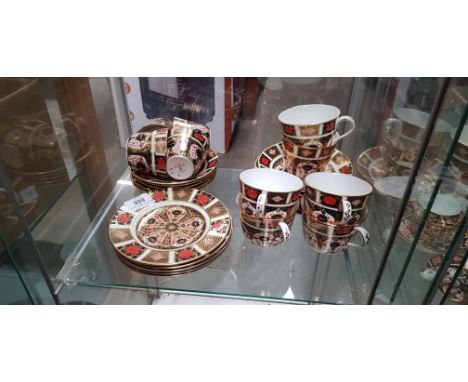 Royal Crown Derby cups and saucers and small plates pattern 1128 - 25 piecesInventory:- 6 x tea cups, 7 x saucers, 5 side pla