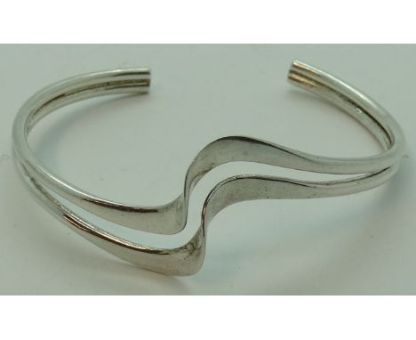 SILVER SHAPED BANGLE 