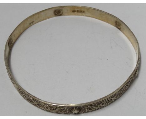 ETCHED SILVER BANGLE 