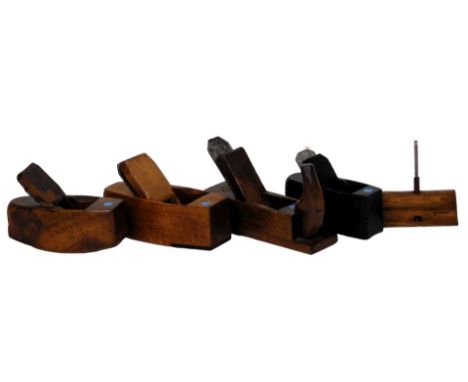 Four vintage wooden block planes, together with a tooth router plane. (5)