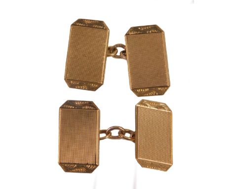 A pair of 9ct gold chain link cufflinks, with engine turned decoration, 3.6g.