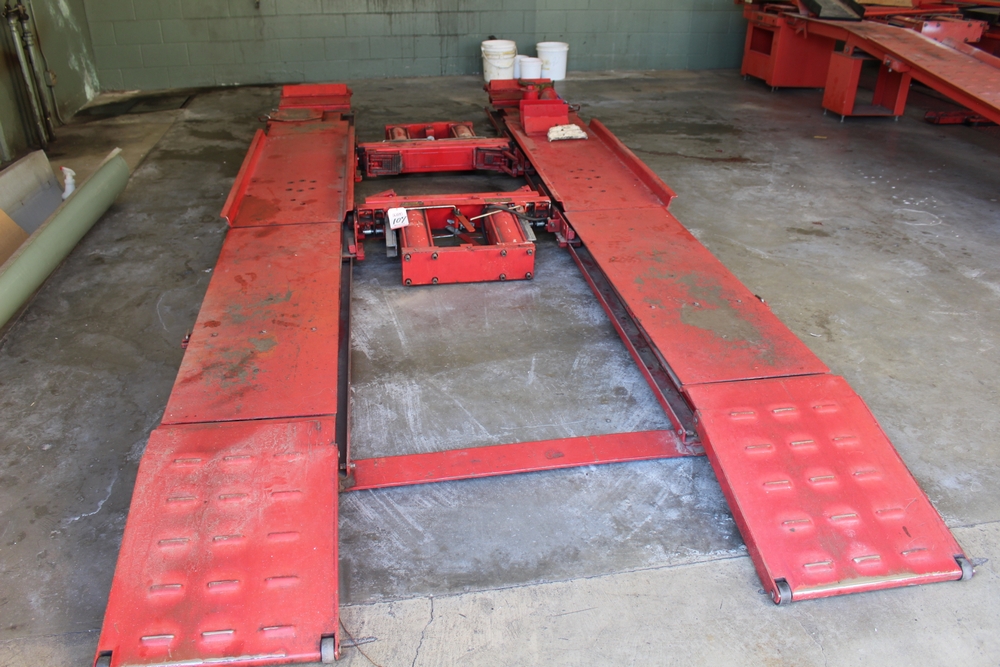 HUNTER AUTOMOTIVE ALIGNMENT RACK, W/ HUNTER SYSTEM C111 WHEEL ALIGNMENT