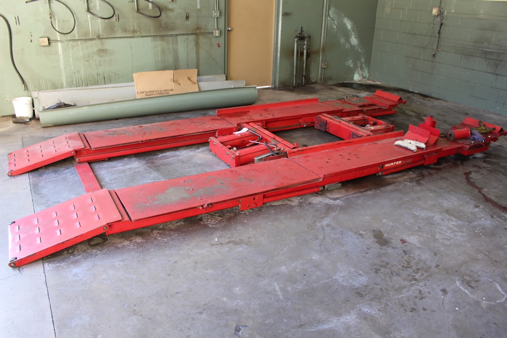 HUNTER AUTOMOTIVE ALIGNMENT RACK, W/ HUNTER SYSTEM C111 WHEEL ALIGNMENT