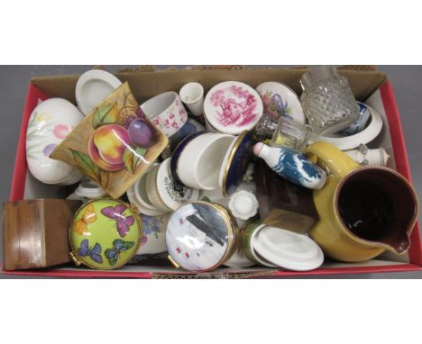 Box containing a quantity of miscellaneous modern trinket boxes and sundries 