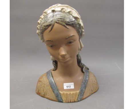 Large Lladro bust of a girl in a bonnet, 34cms high 