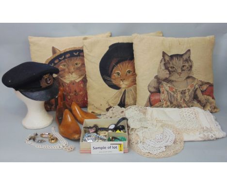 Mixed collection including three Susan Herbert tapestry style cushions featuring cats, a bag of vintage table linen including