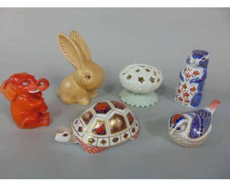 Three Royal Crown Derby Imari paperweights in the form of a chipmunk, tortoise and a wren, together with a Graingers Worceste