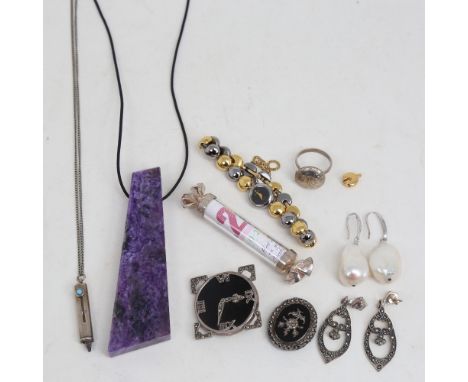 Various jewellery and silver, including sterling money cracker container, Accurist quartz wristwatch, marcasite clock brooch,