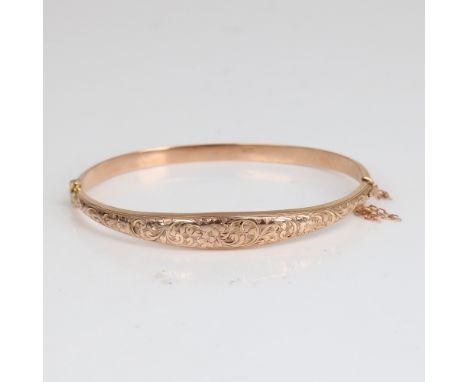 An early 20th century 9ct rose gold hinged bangle/bracelet, engraved floral and foliate decoration, maker's marks S and P, ha