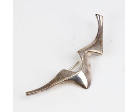 A Vintage stylised sterling silver abstract brooch, by George Tarratt for Des Ernest Blyth, model no. 42, hallmarks Birmingha