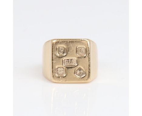 A heavy gauge 9ct gold signet ring, maker's marks JS, hallmarks Sheffield 1972, setting height 15.1mm, size J/K, 15.8gNo dama