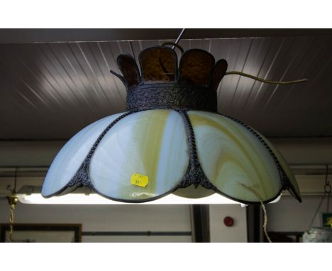 TIFFANY STYLE LIGHT SHADE