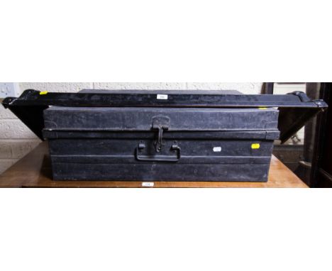 TIN TRUNK + FENDER