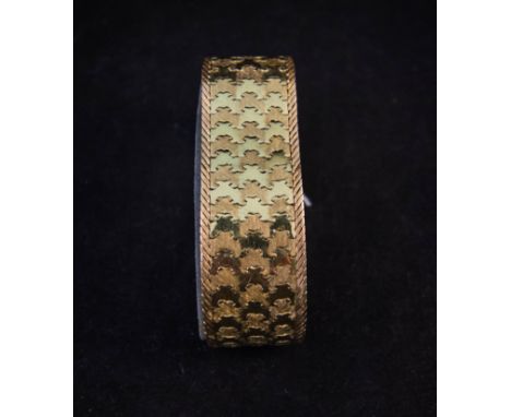 18CT GOLD BANGLE 84G