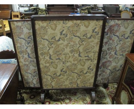 A GOOD GEORGIAN MAHOGANY FIRESCREEN the needlework panel within a reeded frame with side screens raised on standard end suppo