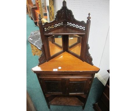 AN EDWARDIAN MAHOGANY CORNER CABINET the super structure with bevelled glass mirrors above a plain frieze and panel doors on 