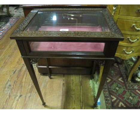 A HEPPLEWHITE STYLE MAHOGANY CURIO TABLE c.1900 the rectangular hinged top above a glazed panel on square tapering legs with 