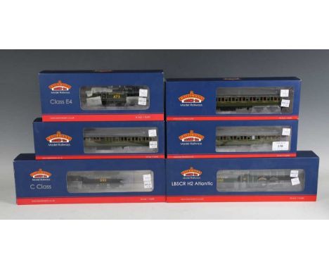 A small collection of Bachmann Branch-Line gauge OO items in Southern livery, comprising No. 31-920 H2 Class Atlantic locomot