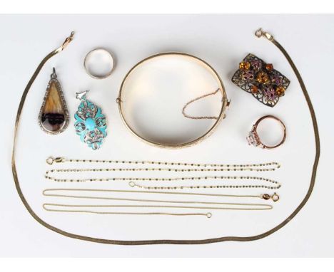 A small group of jewellery, including a 9ct white gold wedding ring with facet cut decoration, ring size approx L, a 9ct gold