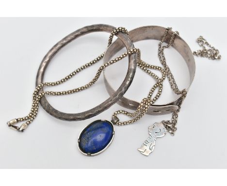 FOUR ITEMS OF JEWELLERY, to include a silver wide engine turned pattern belt designed bangle, hallmarked Birmingham, approxim