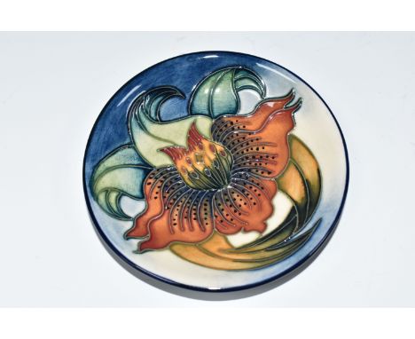 A MOORCROFT POTTERY TRINKET DISH, in 'Anna Lily' pattern on a graduated blue - cream ground, impressed backstamp and painted 