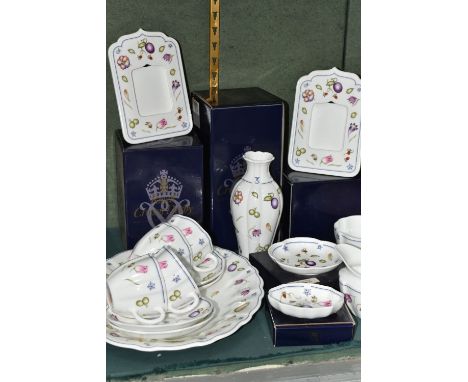 A GROUP OF ROYAL CROWN DERBY 'CHATSWORTH' A1329 TEA, DINNER AND GIFT WARES, comprising two boxed photograph frames, a boxed v