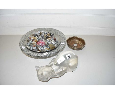 Heavy glass model of a cat together with a circular glass fruit bowl of polished pebbles