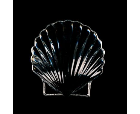 Attractive clear crystal paperweight in the shape of a scallop shell. Steuben etched signature backstamp. Issued: 20th Centur