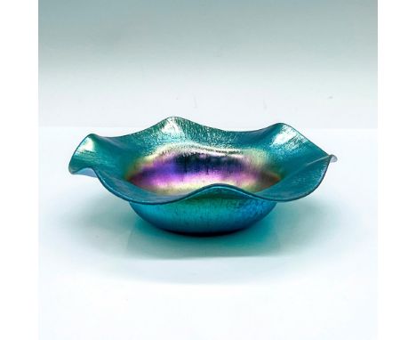 Stunning blue luster scalloped bowl. Aurene 138 etched on the base. Dimensions: 6"W x 1.75"HManufacturer: SteubenCountry of O