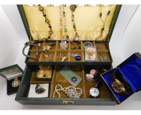 A collection of vintage costume jewellery to include a retro blue gem pendant, beads and an Accurist watch circa 1975 etc Con