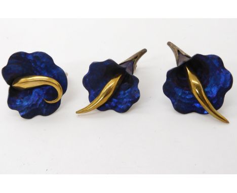 A silver and titanium flower ring size O1/2 with matching earrings Condition Report:Condition report not available for this l